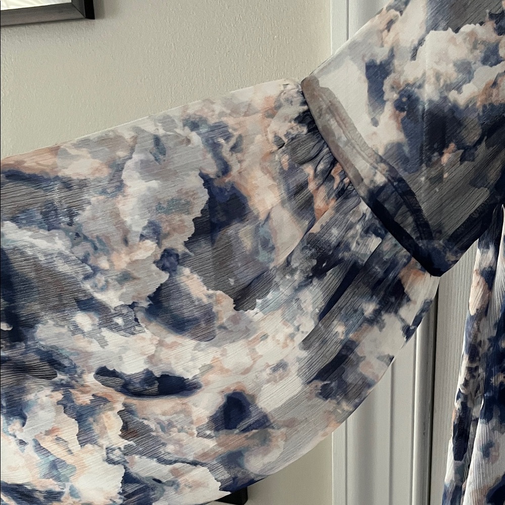 Jennifer Lopez Navy and Cream Abstract Blouse - Picture 4 of 5
